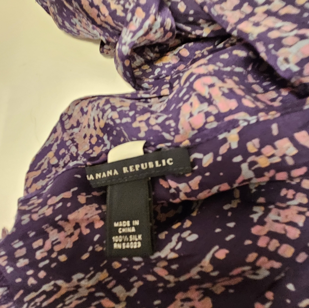 100% silk scarf! Purple, pink and light blue! Banana republic! - Picture 3 of 3